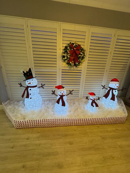 Snowman family
